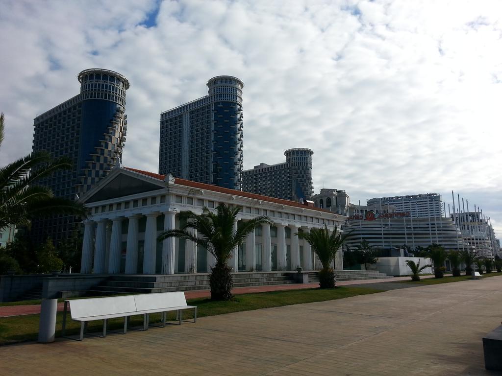 Апартаменты "Best Holiday" In Orbi Sea Towers Батуми Экстерьер фото