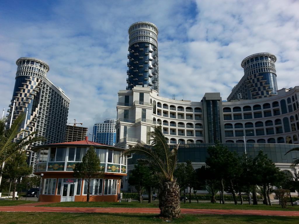 Апартаменты "Best Holiday" In Orbi Sea Towers Батуми Экстерьер фото